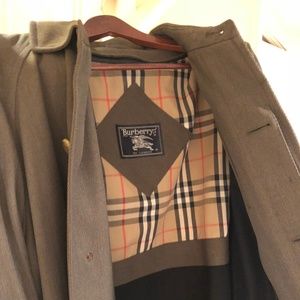 Men's Burberry Raincoat